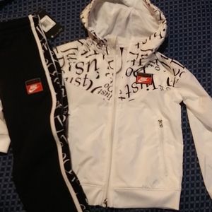 Boys M 5/6 NWT NIKE SET